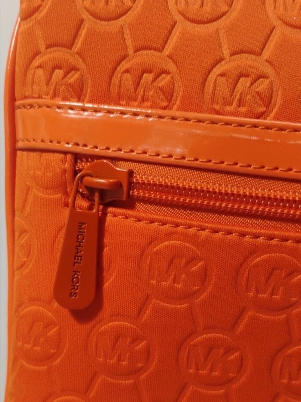 Michael Kors Neoprene Tangerine 🍊 Logo Crossbody Bag EUC $228 - Picture 4 of 11